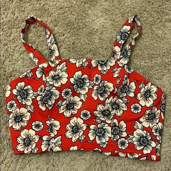 Red top with flowers - Picture 1 of 1